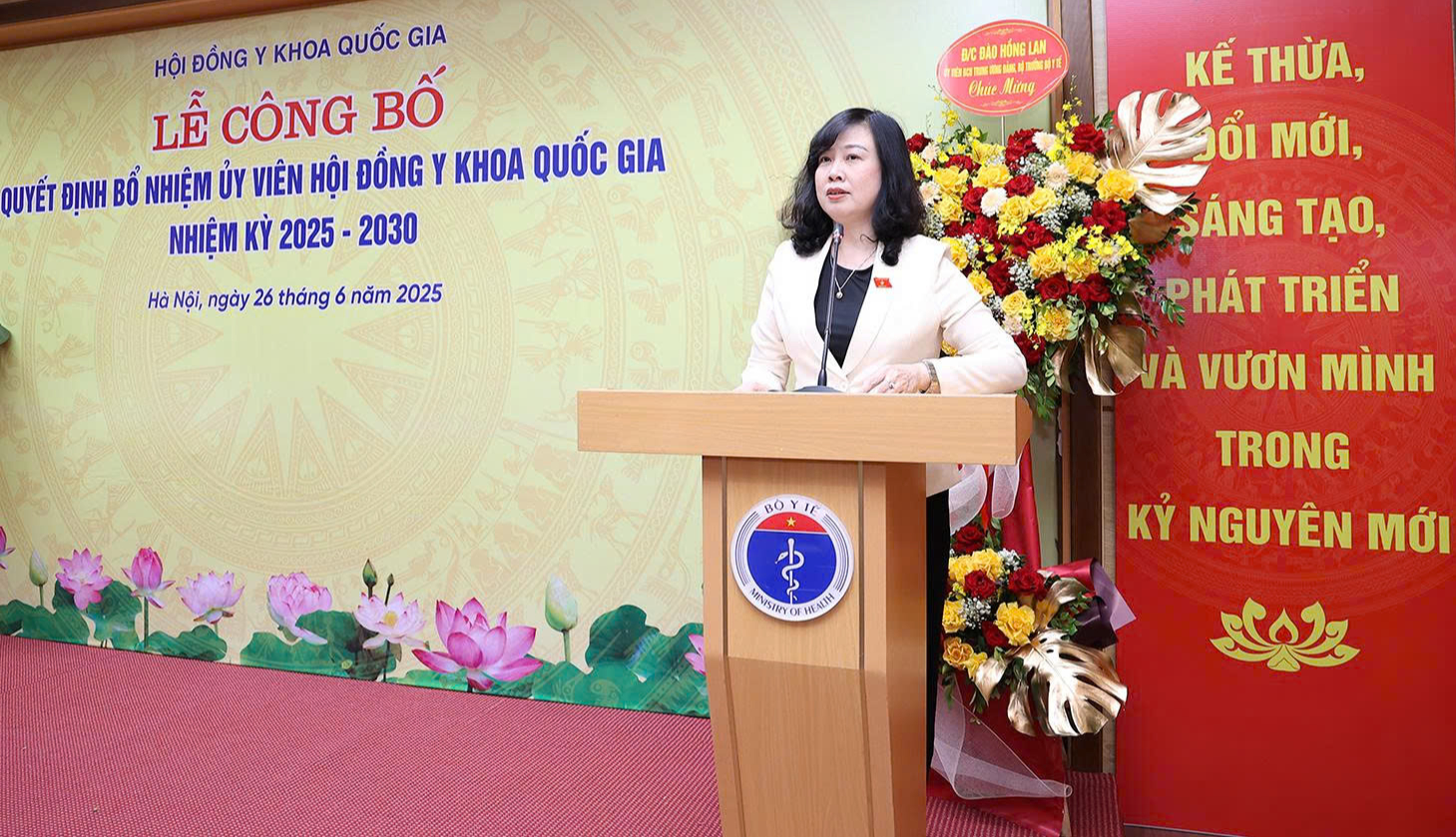 Uỷ viên Trung ương Đảng, Bộ trưởng Bộ Y tế Đào Hồng Lan phát biểu.