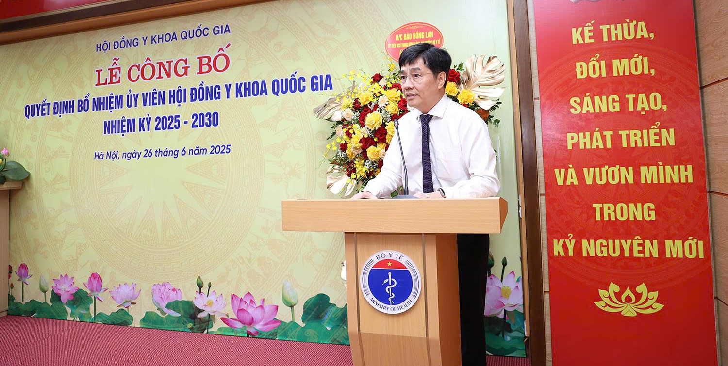GS.TS Trần Diệp Tuấn - Chủ tịch Hội đồng Trường Đại học Y Dược TP Hồ Chí Minh, Uỷ viên Hội đồng Y khoa Quốc gia thay mặt các đồng chí nhận quyết định bổ nhiệm phát biểu.