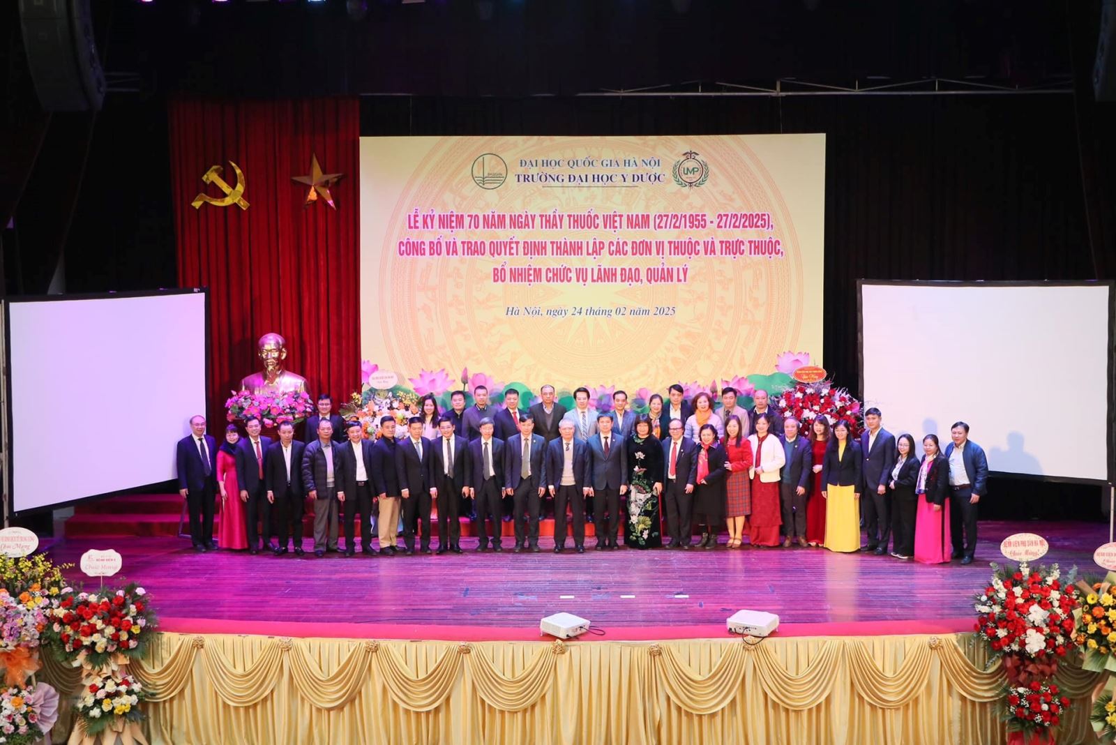 Lễ kỷ niệm 70 năm Ngày Thầy thuốc Việt Nam đã được tổ chức trọng thể tại Trường Đại học Y Dược – Đại học Quốc gia Hà Nội