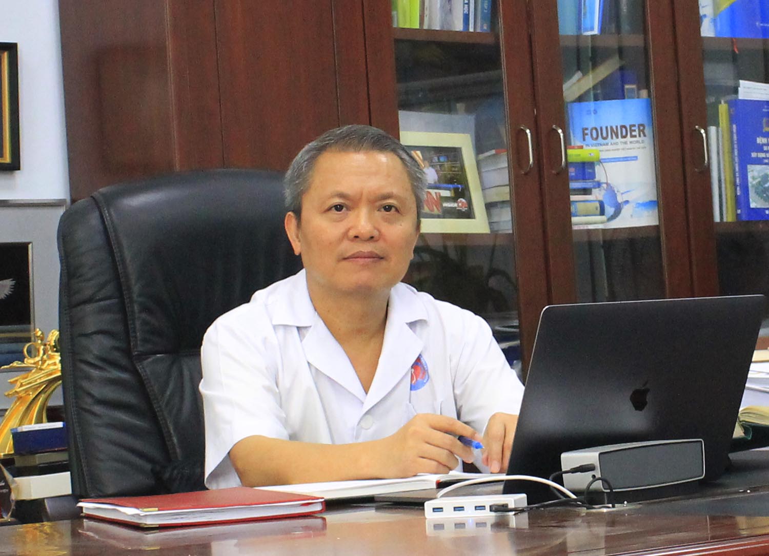 GS.TS Lê Ngọc Thành - Hiệu trưởng trường ĐH Y Dược, ĐHQGHN
