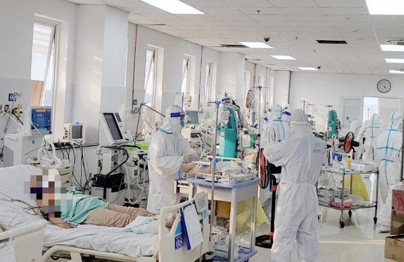 Nhân viên y tế là những người phải làm việc trong môi trường nhiều áp lực, nguy hiểm nhưng chế độ đãi ngộ chưa tương xứng