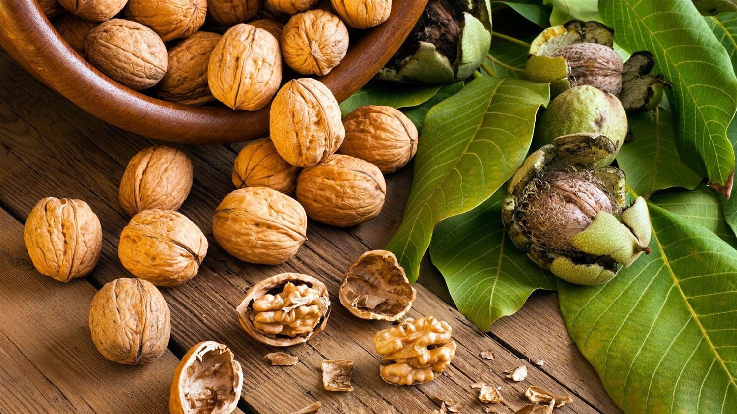Quả óc chó giúp giảm viêm, cải thiện lưu thông máu và giải độc gan.