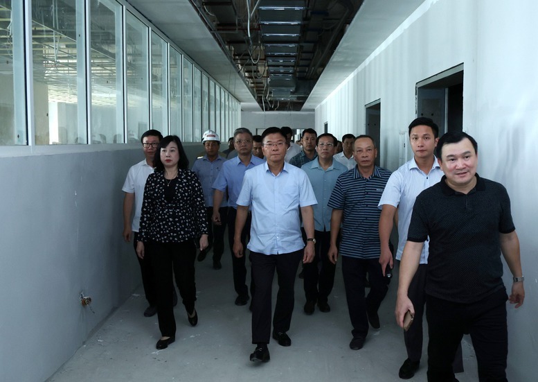 Phó Thủ tướng Lê Thành Long và đoàn công tác kiểm tra dự án cơ sở 2 của BV Việt Đức và BV Bạch Mai ngày 16/7/2025.