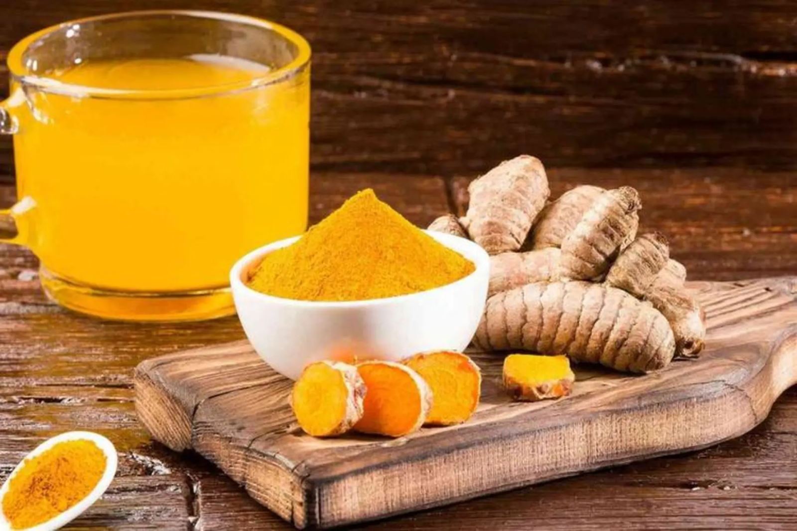 Nước ép nghệ tăng cường miễn dịch.