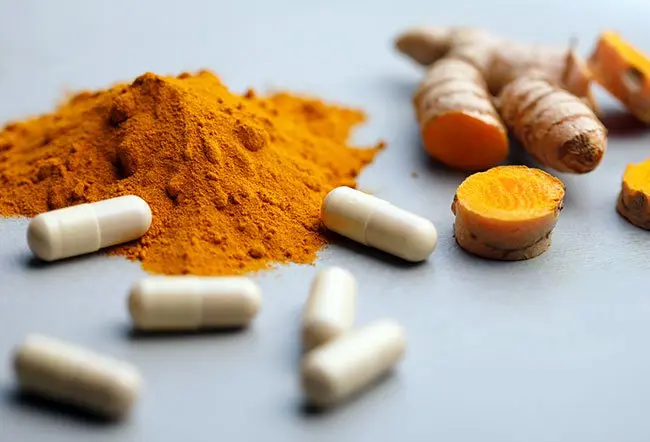 Curcumin, hoạt chất chính trong nghệ, có thể tương tác với một số loại thuốc điều trị bệnh.