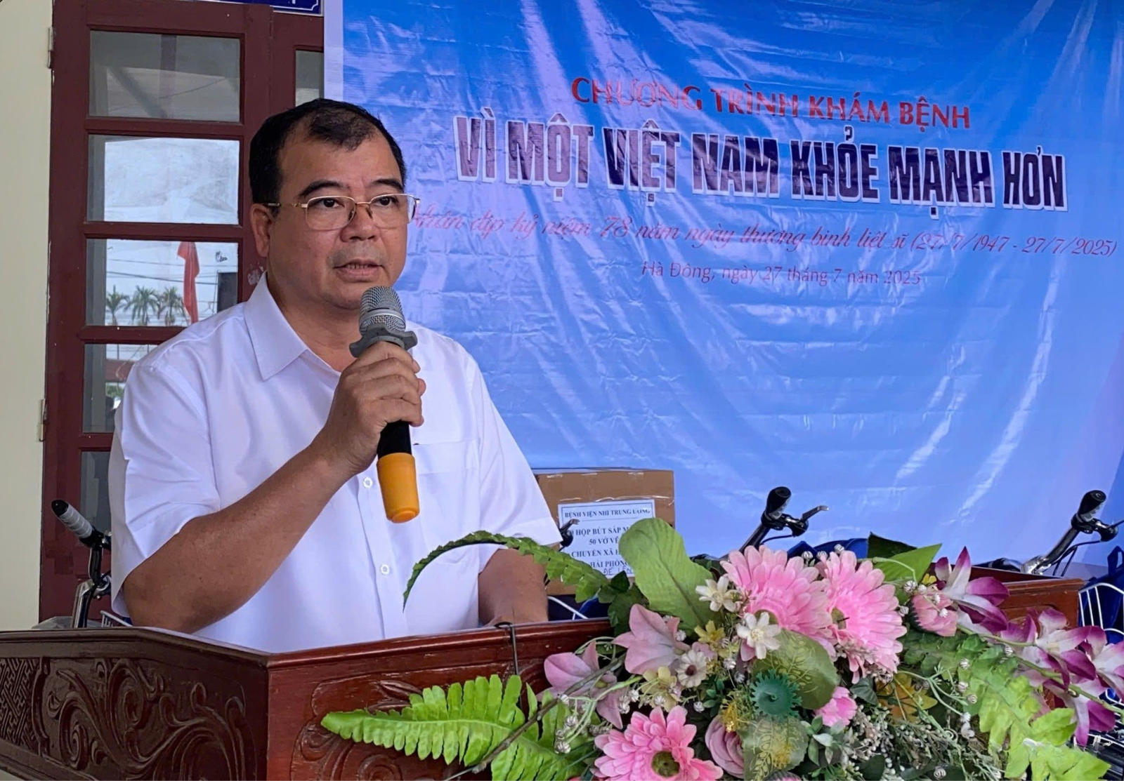 Phó Chủ tịch UBND TP Hải Phòng Nguyễn Minh Hùng mong muốn các thương binh, bệnh binh, gia đình chính sách giữ gìn sức khỏe, là điểm tựa tinh thần cho con cháu