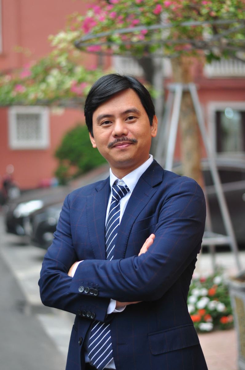 PGS. TS. Hồ Sỹ Tâm.