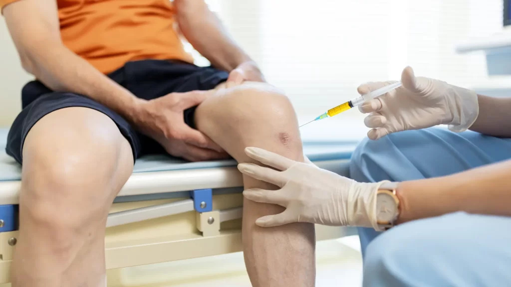 Có thể tiêm corticoid tại chỗ để giảm đau đầu gối.