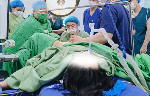 Băng huyết muộn sau sinh thường xảy ra sau 24 giờ đến vài tuần sau sinh.