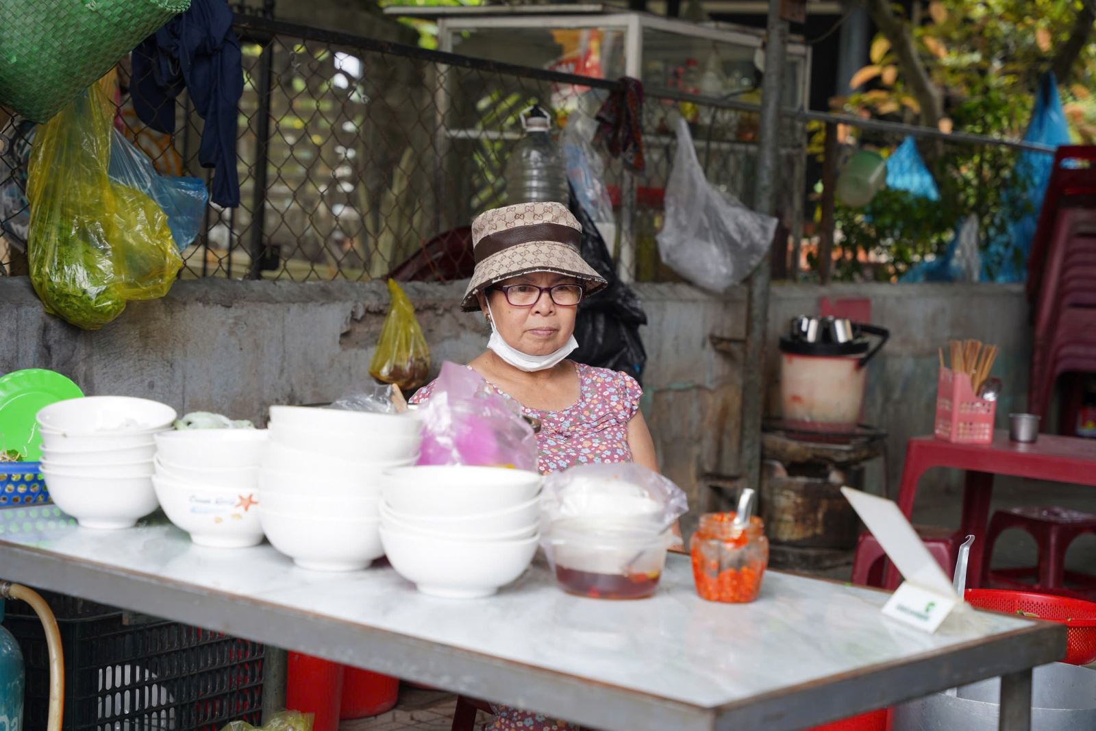 Thích nghi với tình hình, nhiều quán bún bò ở Huế chuyển sang bán bún và không có thịt lợn.