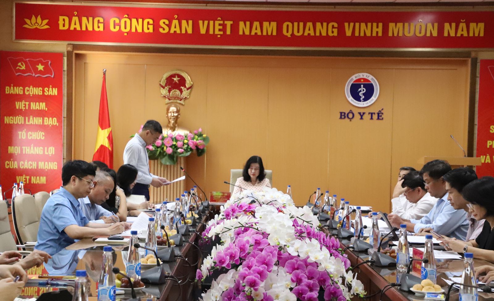 Quang cảnh cuộc họp