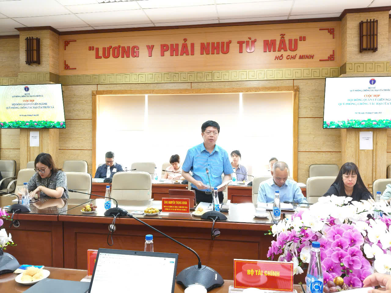Đại biểu các Bộ, ngành thảo luận