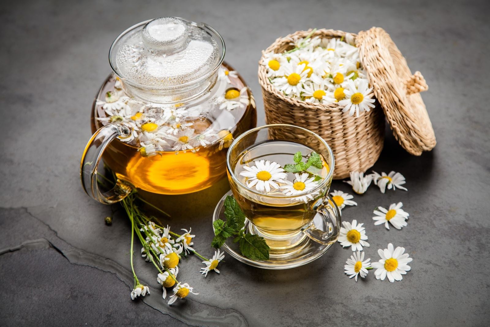Hoa cúc giúp giảm căng thẳng, lo âu.
