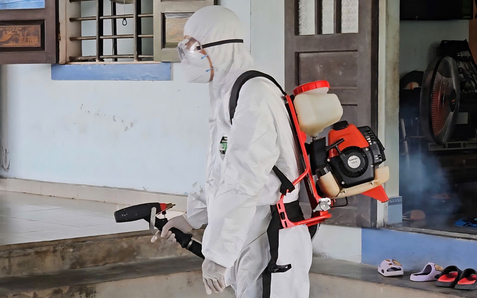 Ngành y tế TP Huế xử lý môi trường tại các khu vực có ca mắc bệnh liên cầu lợn.