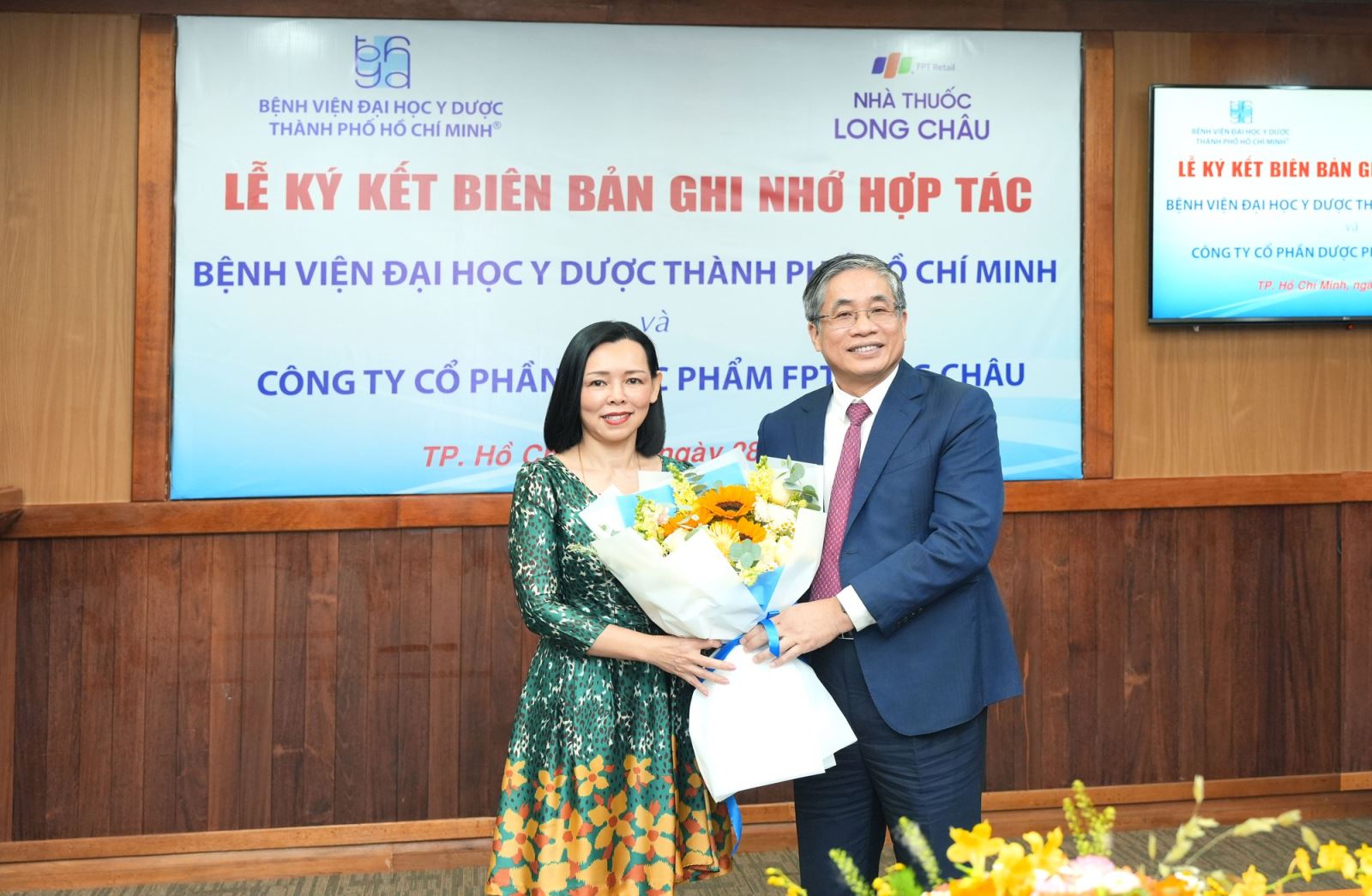 Long Châu cùng Bệnh viện Đại học Y Dược ký kết hợp tác chiến lược, đồng kiến tạo hệ sinh thái y tế vì sức khỏe người Việt.
