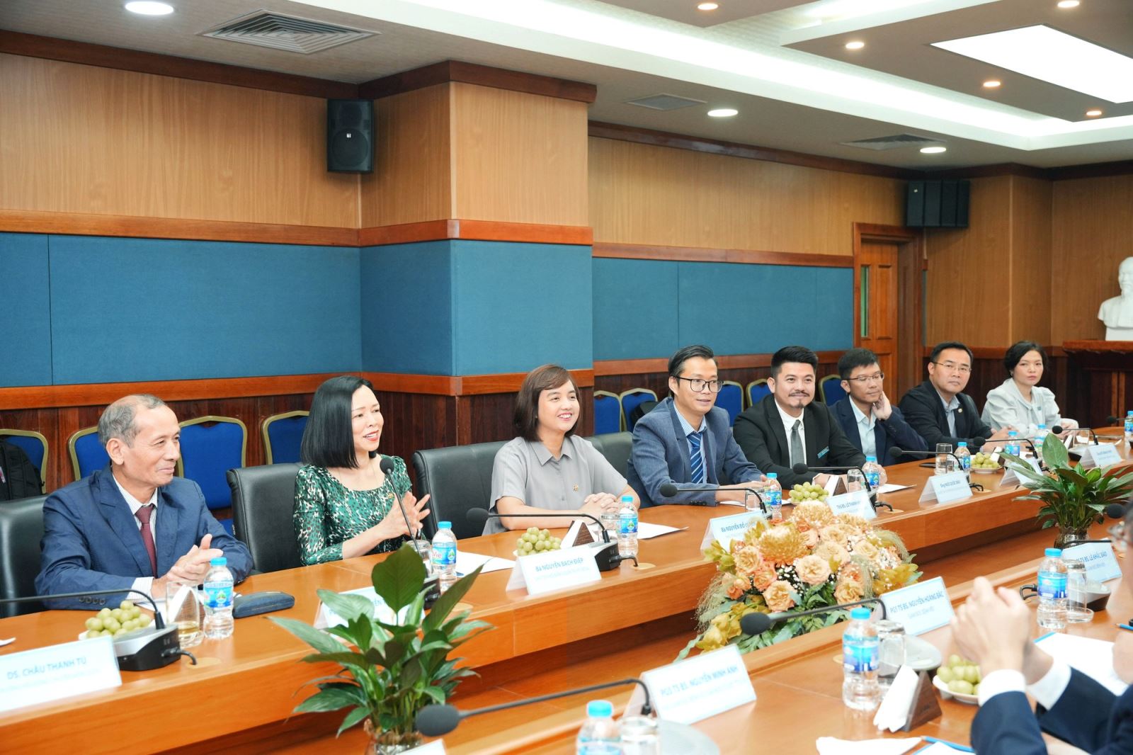 Long Châu và Bệnh viện Đại học Y Dược Thành phố Hồ Chí Minh cùng hướng đến mục tiêu kiến tạo hệ sinh thái y tế hiện đại, nhân văn, bền vững.