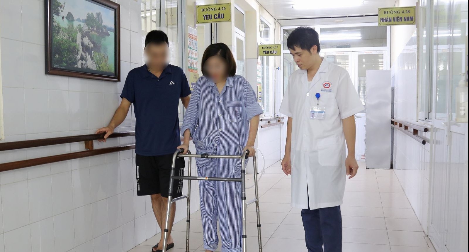 Đội ngũ y bác sĩ Bệnh viện Đa khoa tỉnh Quảng Ninh nỗ lực cứu sống cô gái 31 tuổi nhảy cầu Bãi Cháy.