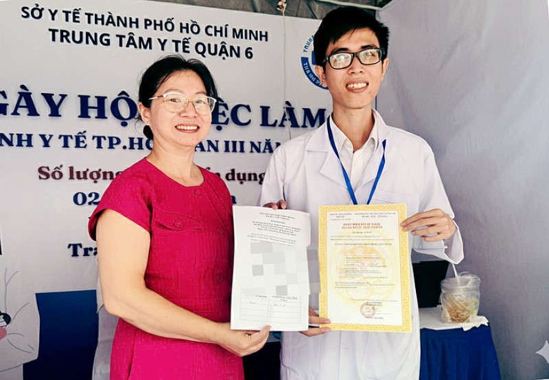 Các bác sĩ trẻ đăng ký về trung tâm y tế, trạm y tế tại TP.Hồ Chí Minh ngày càng tăng - Ảnh: THU HIẾN