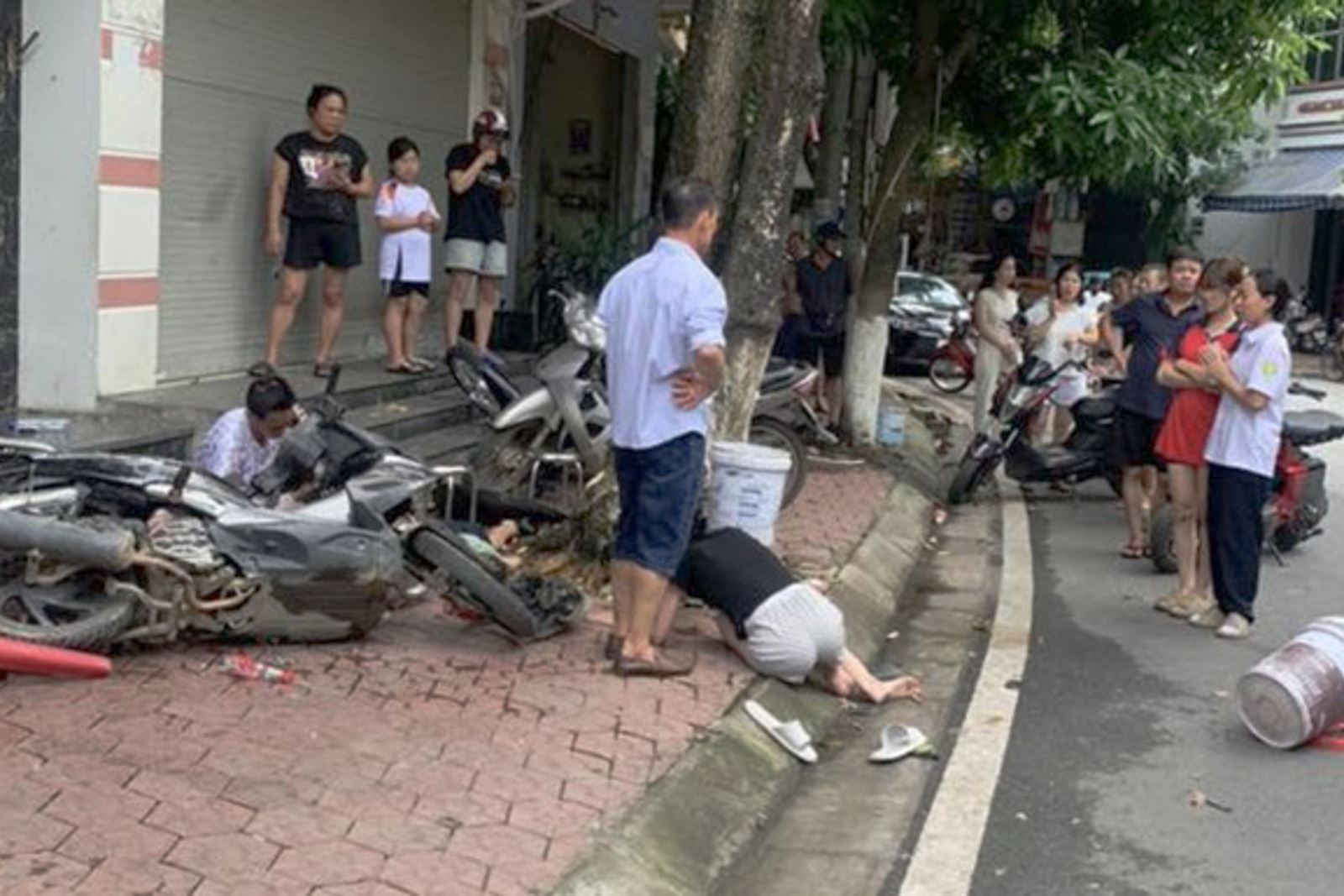 Hiện trường vụ tai nạn thương tâm.