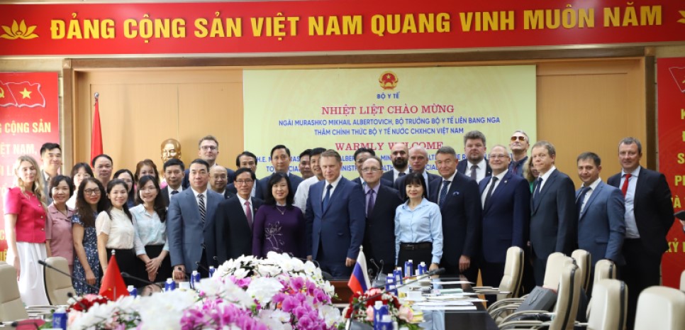 Các đại biểu chụp ảnh lưu niệm
