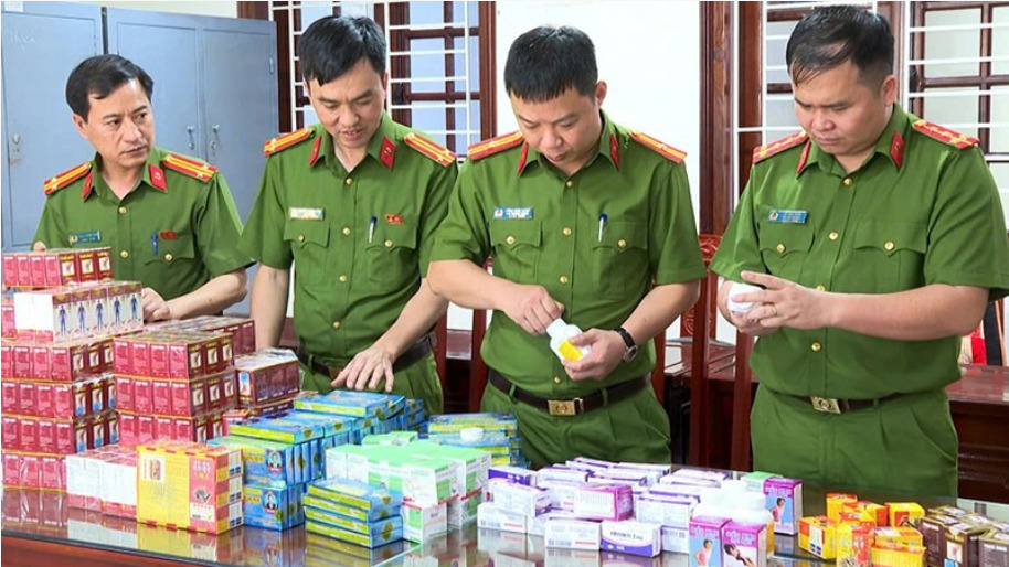 Cơ quan chức năng phát hiện và kiểm tra đường dây sản xuất thuốc giả...