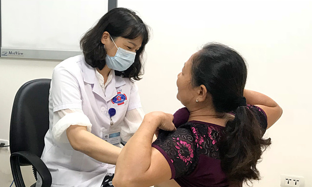 Khám sàng lọc ung thư vú cho người cao tuổi tại Bệnh viện K.