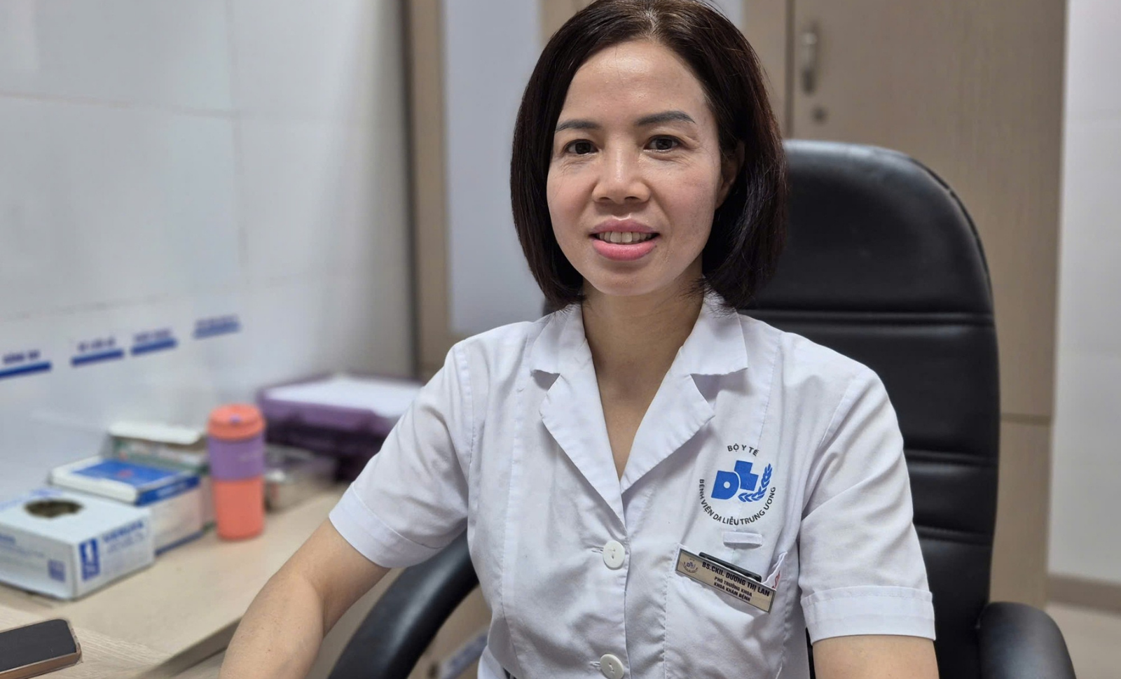 BSCKII Dương Thị Lan – Phó trưởng khoa Khám bệnh, Bệnh viện Da liễu Trung ương.