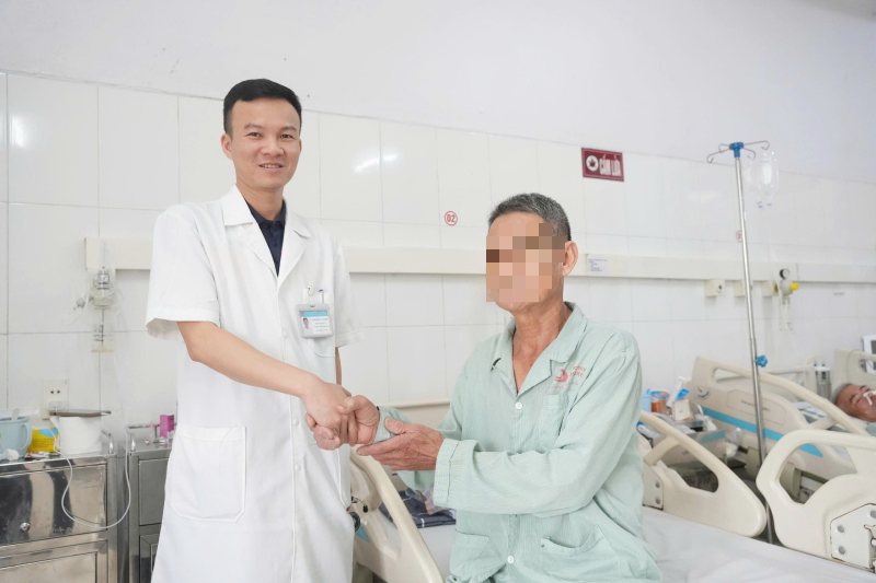 Cụ ông L.T.N bị đột quỵ nhồi máu não được bác sĩ cứu sống.