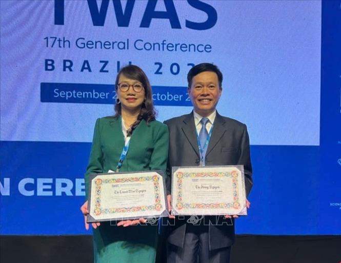 Giáo sư, Tiến sĩ Nguyễn Thế Hoàng và Giáo sư, Tiến sĩ Nguyễn Thị Thanh Mai được công nhận là Viện sĩ của Viện Hàn lâm Khoa học Thế giới.