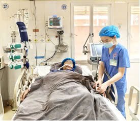 Ngừng tuần hoàn khi đi khám bệnh, người phụ nữ Hải Phòng được bác sĩ bệnh viện Việt Nam Thụy Điển Uông Bí cứu sống.