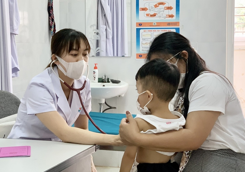 Số trường hợp mắc bệnh tay chân miệng chủ yếu ở trẻ dưới 10 tuổi (chiếm 98,6%), trong đó hay gặp ở nhóm từ 1-5 tuổi, tuổi trẻ đi nhà trẻ và mẫu giáo (chiếm 93,4%).