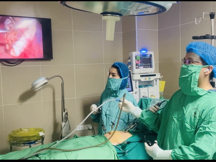 Ca phẫu thuật nội soi cho bệnh nhân bị u quái buồng trứng tại Bệnh viện Phụ Sản Hà Nội.