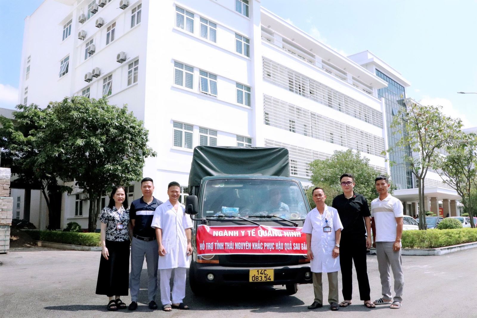 Ngành y tế Quảng Ninh hỗ trợ tỉnh Thái Nguyên 1 tấn Cloramin B phòng chống dịch sau lũ lụt.