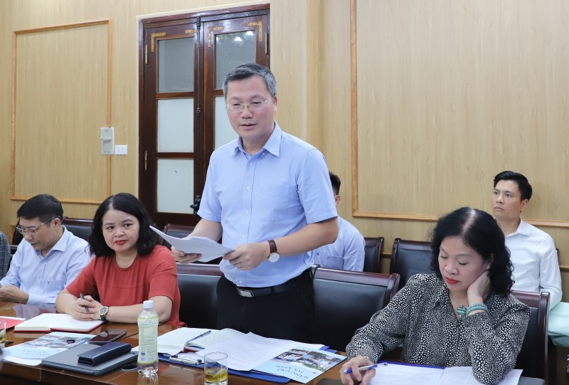 Các đại biểu thảo luận tại chương trình làm việc