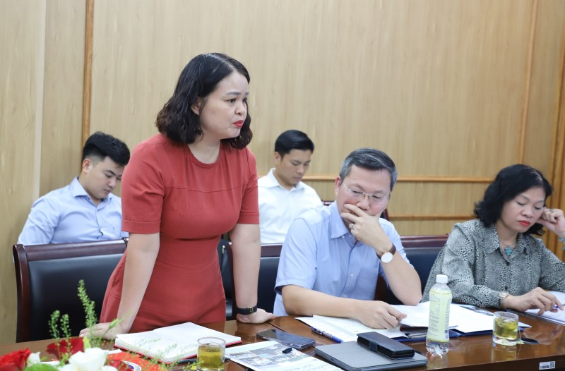 Các đại biểu thảo luận tại chương trình làm việc