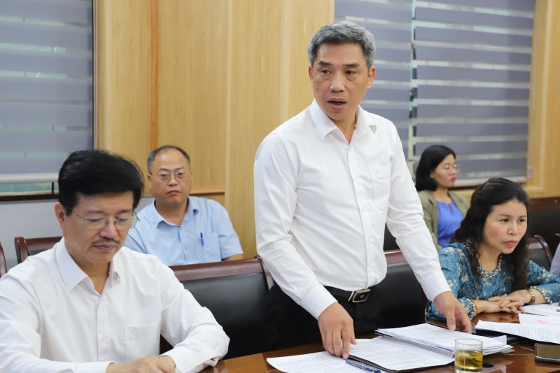 Các đại biểu thảo luận tại chương trình làm việc