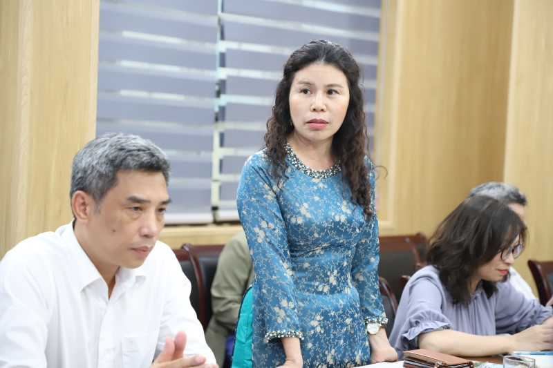 Các đại biểu thảo luận tại chương trình làm việc