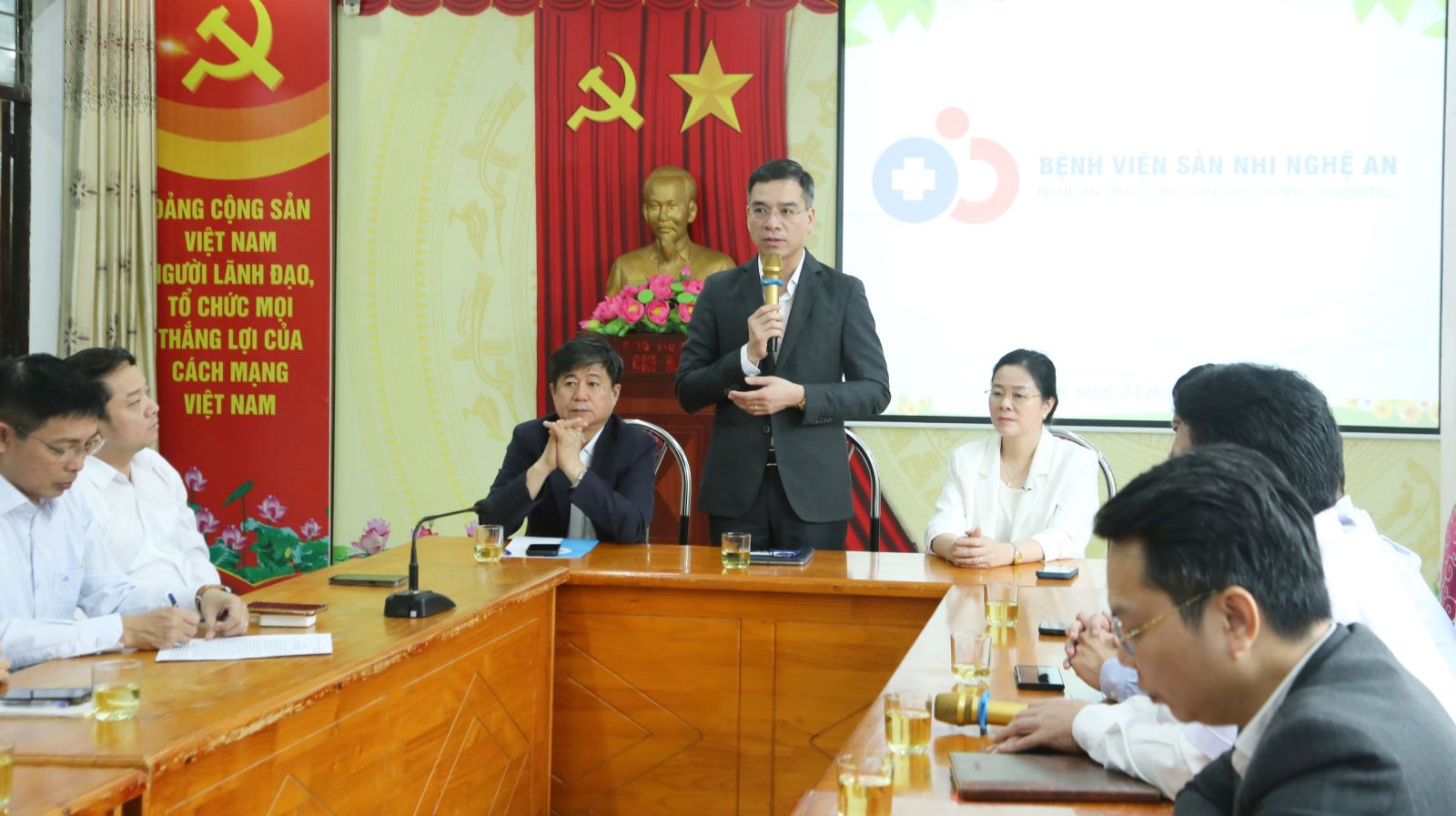 TS.BS. Hà Anh Đức - Cục trưởng Cục Quản lý Khám, chữa bệnh phát biểu tại Bệnh viện Sản Nhi Nghệ An.