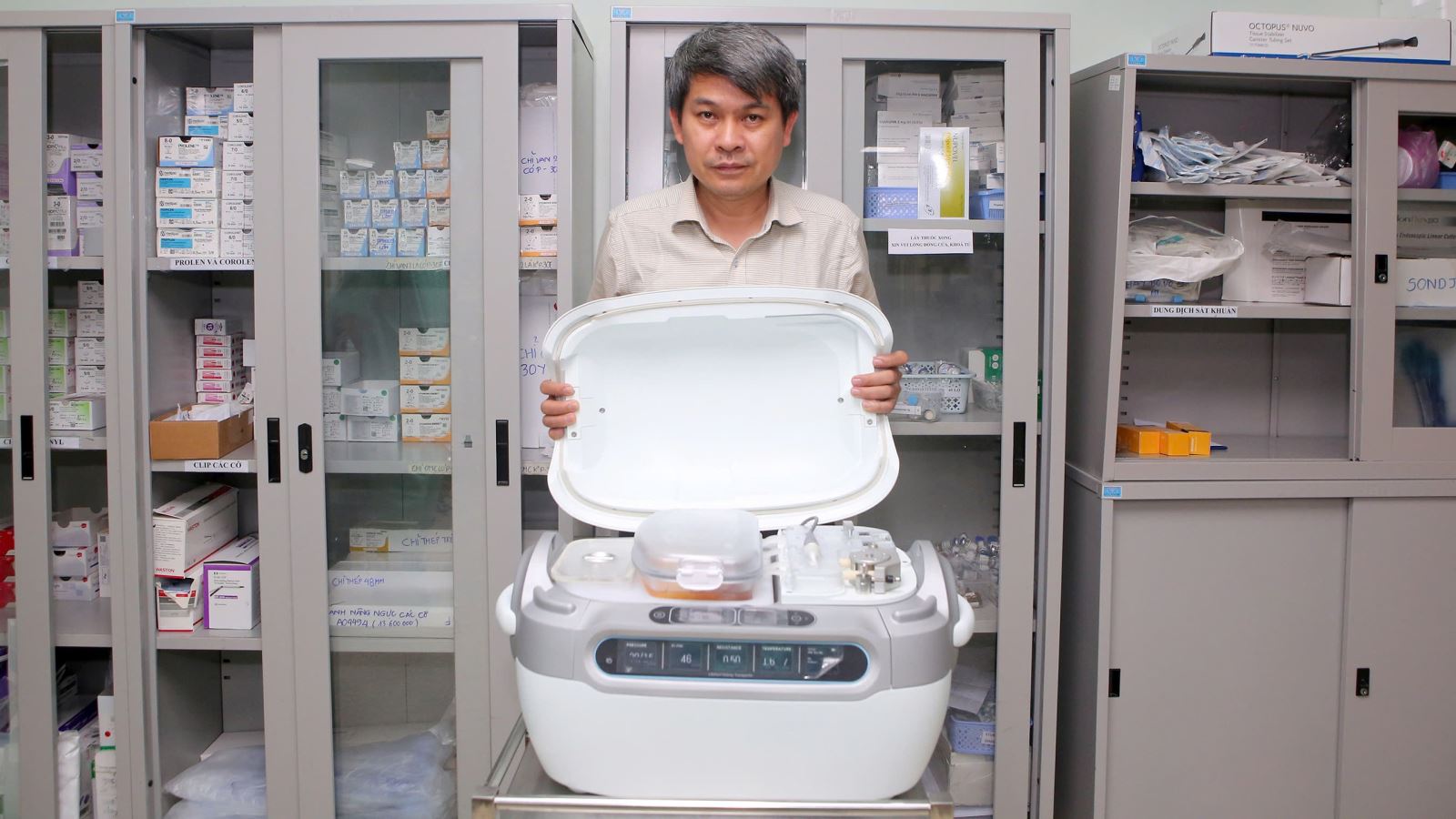 Máy bảo quản thận liên tục có hạ nhiệt.