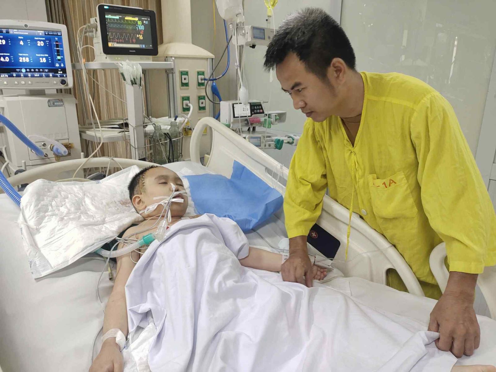 Gia đình con đang rất cần sự chung tay của cộng đồng