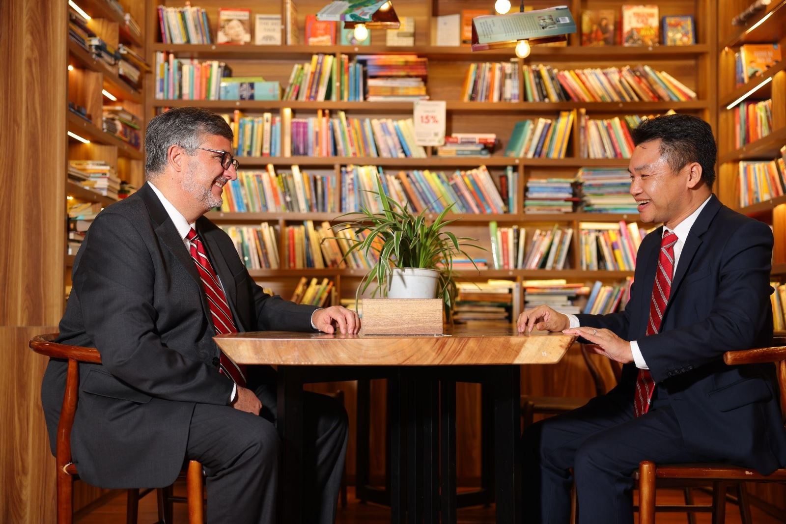 Medicallaw trao đổi cùng ONEtoONE Corporate Finance về tình hình M&A y tế Việt Nam cũng như sự cần thiết xây dựng khung pháp lý đặc thù cho lĩnh vực này - Ảnh: Medicallaw