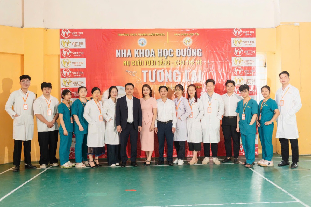 Medicallaw đồng hành cùng Nha khoa Việt Tín tổ chức hoạt động khám học đường - Ảnh: Medicallaw