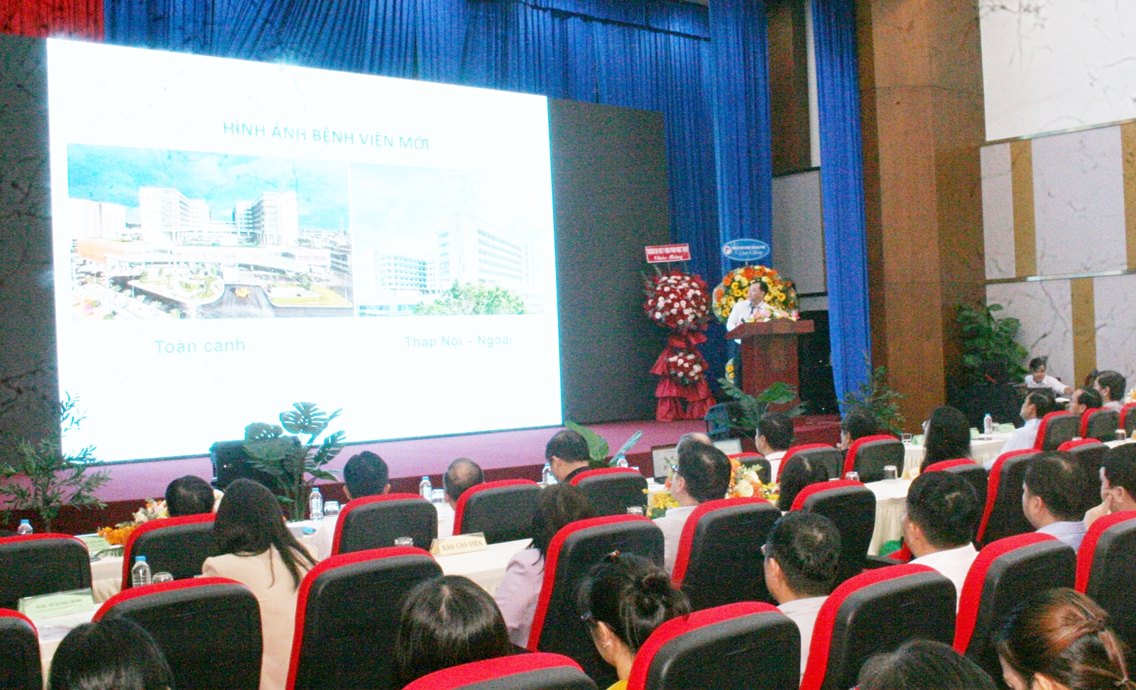 BS.CKII Hồ Thanh Phong – Trưởng phòng Kế hoạch tổng hợp Bệnh viện ĐKKV Thủ Đức báo cáo tại hội nghị.