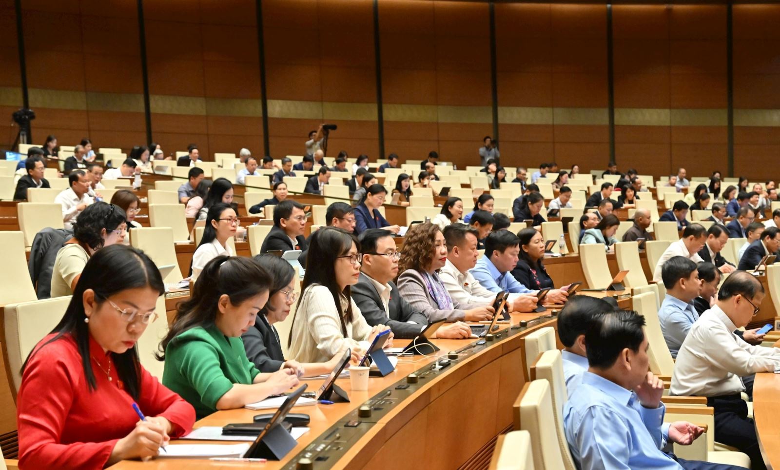 Các đại biểu tham dự phiên họp.