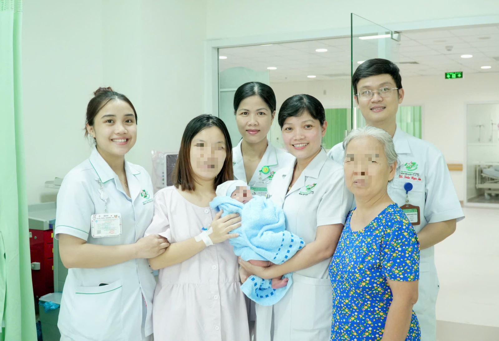 Thai phụ vỡ tử cung ở tuần 40 trong lúc chuyển dạ.