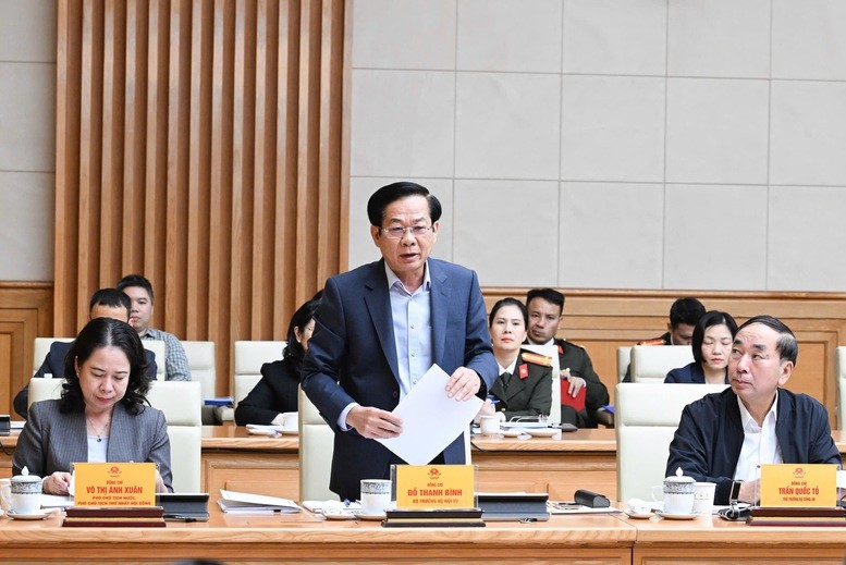 Bộ trưởng Bộ Nội vụ Đỗ Thanh Bình báo cáo tại Phiên họp