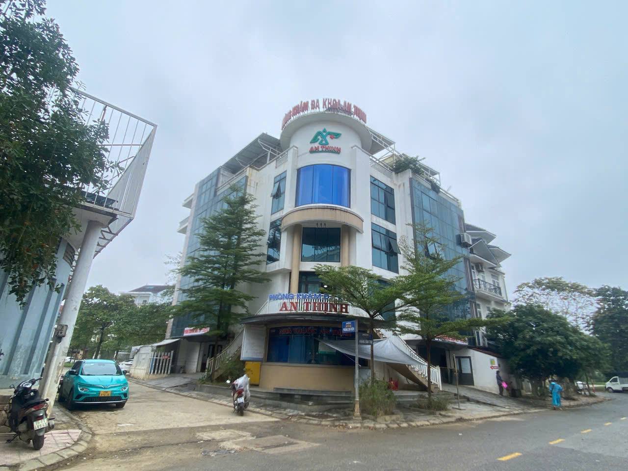 Công ty TNHH Phòng khám Đa khoa An Thịnh bị xử phạt tổng cộng 23 triệu đồng và đình chỉ hoạt động hai tháng.