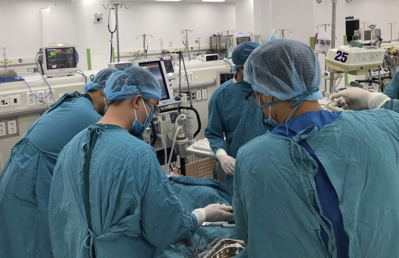 Tới nay, đã có hơn 50.000 lượt bệnh nhi được khám chữa bệnh, 8.000 ca phẫu thuật được thực hiện tại Bệnh viện Nhi đồng 1.