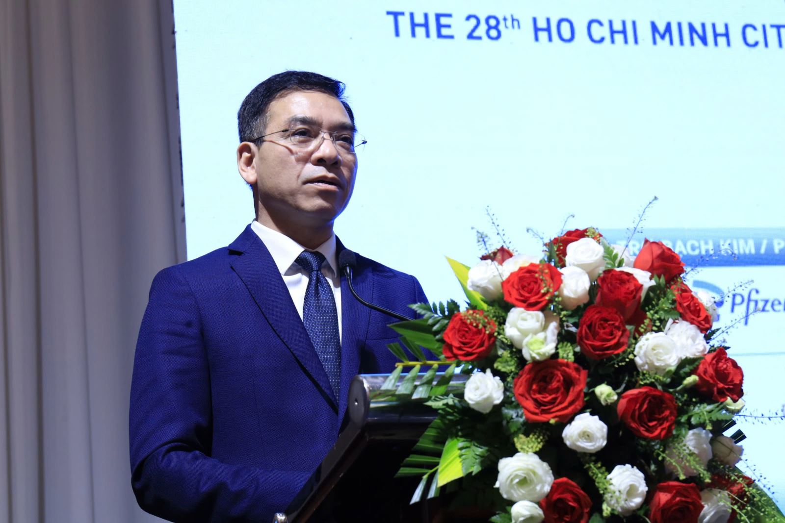 TS.BS Hà Anh Đức – Cục trưởng Cục Quản lý Khám, chữa bệnh (Bộ Y tế) phát biểu tại hội thảo.