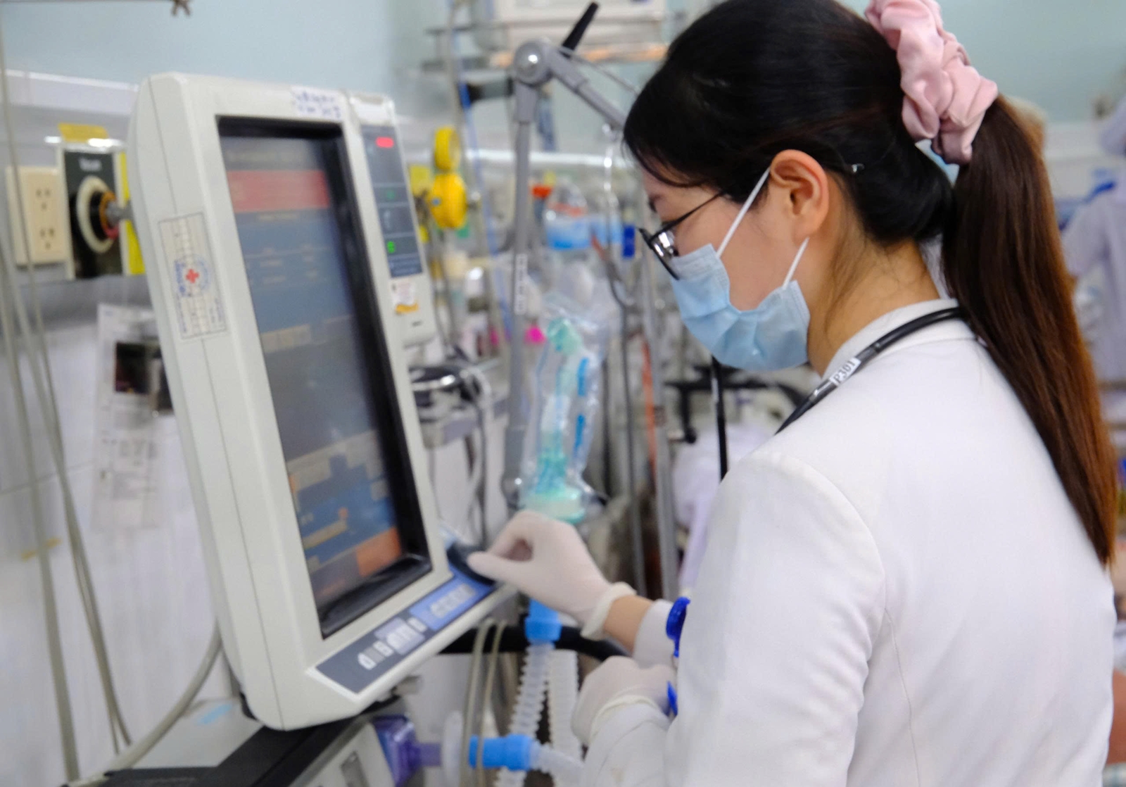 Thiết bị lọc máu hiện đại ở Bệnh viện Đa khoa Thủ Đức.